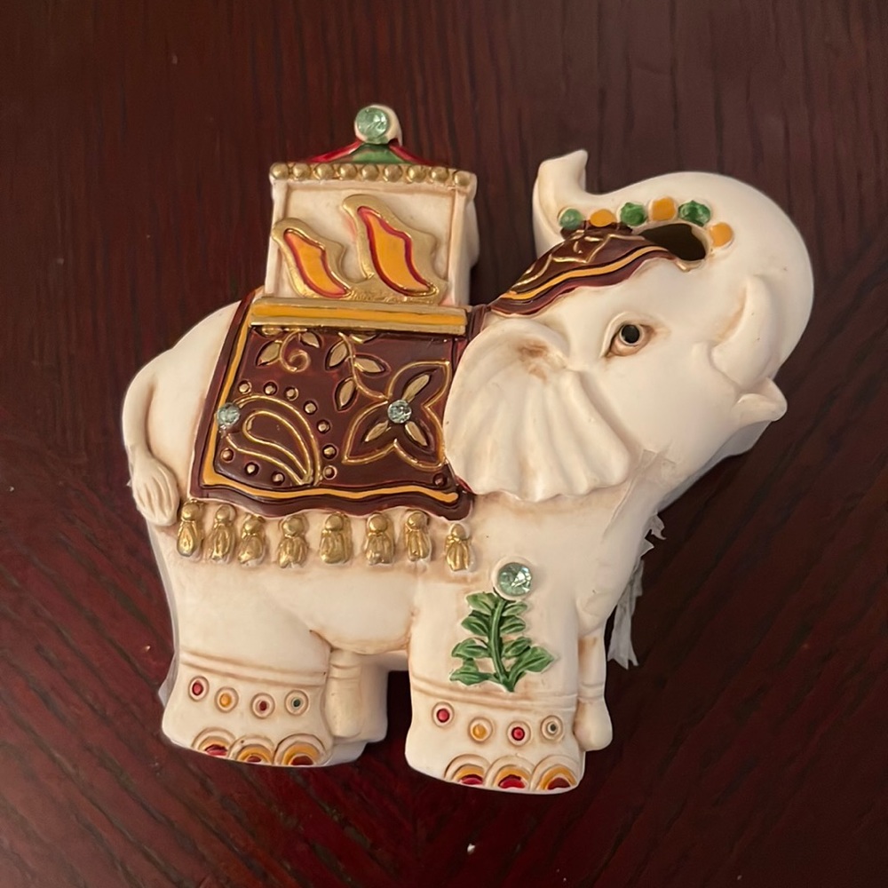 Elephant mini curio box